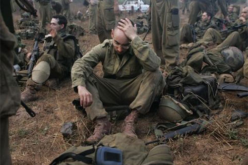 soldados sraelíes tras su derrota en Líbano